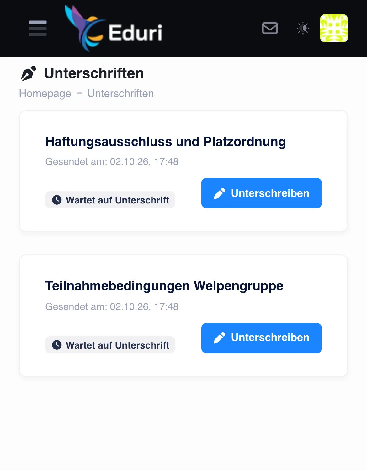 Schüler-Portal auf dem Smartphone: zwei Dokumente warten auf Unterschrift, Haftungsausschluss und Teilnahmebedingungen (Beispieldaten)